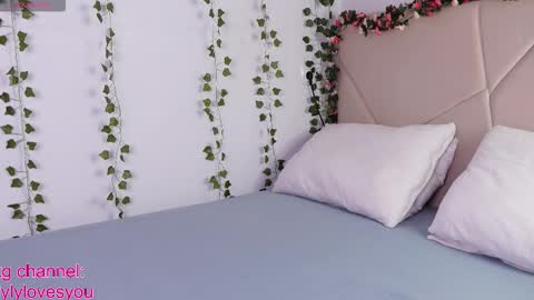 Snapshot of lyly_loveyou chatting on 09-19-25, 05:42 Lyly online show from 09-19-25, 05:42