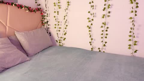 Snapshot of lyly_loveyou chatting on 11-10-25, 05:39 Lyly online show from 11-10-25, 05:39