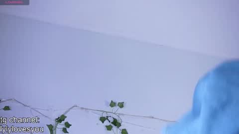 Snapshot of lyly_loveyou chatting on 11-17-25, 05:35 Lyly online show from 11-17-25, 05:35