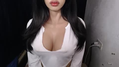 Snapshot of lyn_horny chatting on 03-12-26, 02:01 Lyn online show from 03-12-26, 02:01