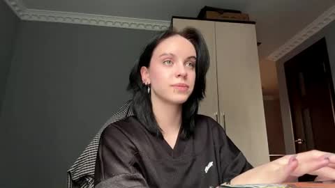 Snapshot of lynettawiseman chatting on 05-17-26, 10:11 Eva online show from 05-17-26, 10:11