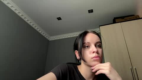 Snapshot of lynettawiseman chatting on 05-19-26, 07:26 Eva online show from 05-19-26, 07:26