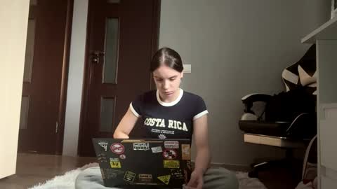 Snapshot of lynettawiseman chatting on 06-05-26, 07:25 Eva online show from 06-05-26, 07:25