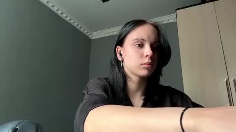 Snapshot of lynettawiseman chatting on 06-17-26, 09:12 Eva online show from 06-17-26, 09:12