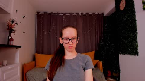 Snapshot of lynettebails chatting on 01-25-25, 07:18 Sara online show from 01-25-25, 07:18