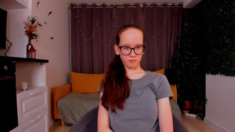 Snapshot of lynettebails chatting on 01-26-25, 01:31 Sara online show from 01-26-25, 01:31