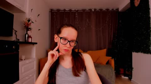 Snapshot of lynettebails chatting on 01-26-25, 07:31 Sara online show from 01-26-25, 07:31