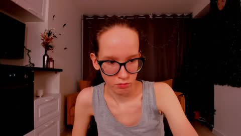 Snapshot of lynettebails chatting on 01-26-25, 10:35 Sara online show from 01-26-25, 10:35