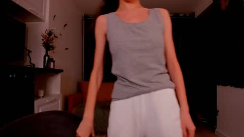 Snapshot of lynettebails chatting on 01-27-25, 01:37 Sara online show from 01-27-25, 01:37