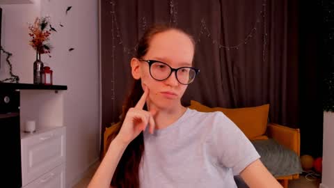 Snapshot of lynettebails chatting on 01-29-25, 07:32 Sara online show from 01-29-25, 07:32