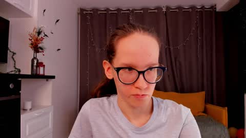 Snapshot of lynettebails chatting on 01-29-25, 10:43 Sara online show from 01-29-25, 10:43