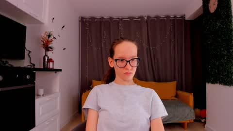 Snapshot of lynettebails chatting on 01-30-25, 01:44 Sara online show from 01-30-25, 01:44