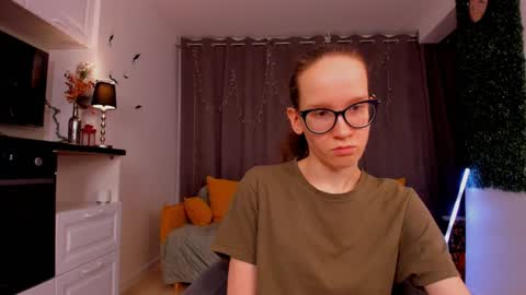 Snapshot of lynettebails chatting on 01-31-25, 10:21 Sara online show from 01-31-25, 10:21