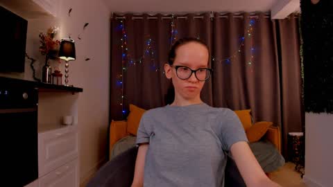 Snapshot of lynettebails chatting on 02-01-25, 07:13 Sara online show from 02-01-25, 07:13