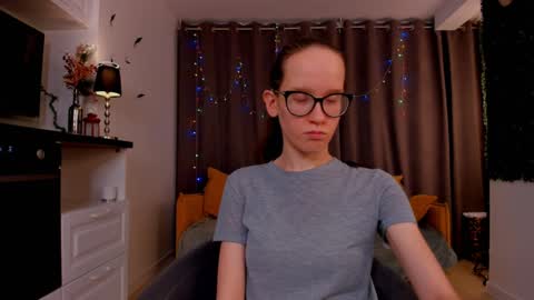 Snapshot of lynettebails chatting on 02-01-25, 10:34 Sara online show from 02-01-25, 10:34