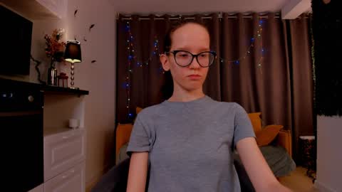 Snapshot of lynettebails chatting on 02-02-25, 01:45 Sara online show from 02-02-25, 01:45