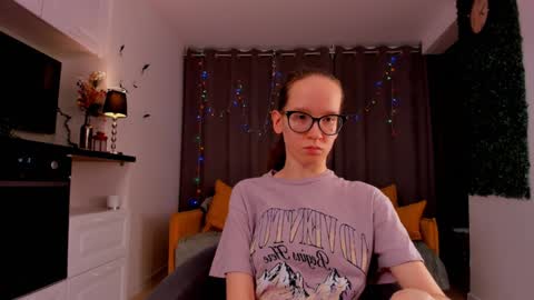 Snapshot of lynettebails chatting on 02-03-25, 07:42 Sara online show from 02-03-25, 07:42