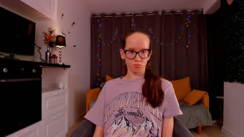 Snapshot of lynettebails chatting on 02-04-25, 01:45 Sara online show from 02-04-25, 01:45