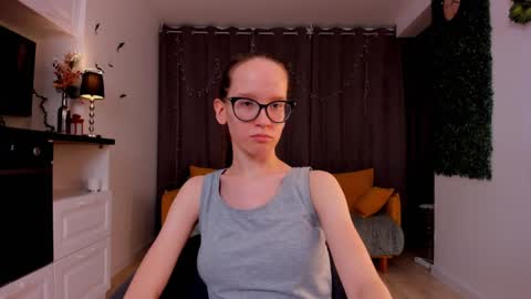 Snapshot of lynettebails chatting on 02-06-25, 01:38 Sara online show from 02-06-25, 01:38