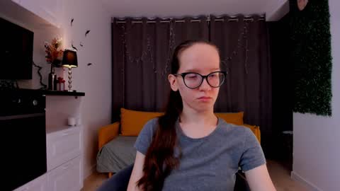 Snapshot of lynettebails chatting on 02-06-25, 04:14 Sara online show from 02-06-25, 04:14