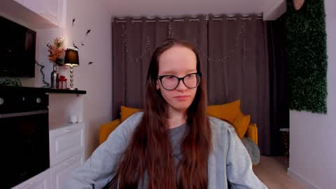 Snapshot of lynettebails chatting on 02-06-25, 10:43 Sara online show from 02-06-25, 10:43