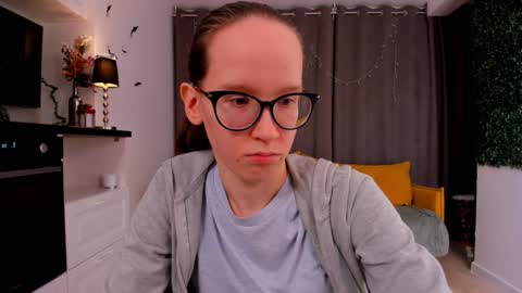 Snapshot of lynettebails chatting on 02-08-25, 07:16 Sara online show from 02-08-25, 07:16