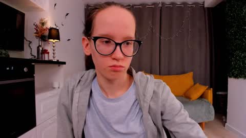 Snapshot of lynettebails chatting on 02-09-25, 01:22 Sara online show from 02-09-25, 01:22