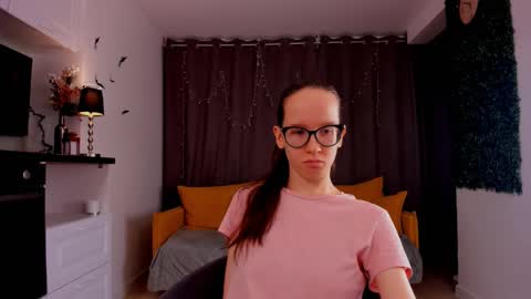 Snapshot of lynettebails chatting on 02-09-25, 04:07 Sara online show from 02-09-25, 04:07