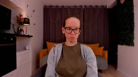 Snapshot of lynettebails chatting on 02-10-25, 07:17 Sara online show from 02-10-25, 07:17