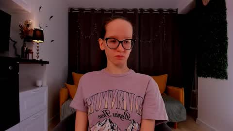 Snapshot of lynettebails chatting on 02-12-25, 04:22 Sara online show from 02-12-25, 04:22