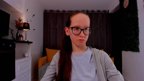 Snapshot of lynettebails chatting on 02-13-25, 10:22 Sara online show from 02-13-25, 10:22