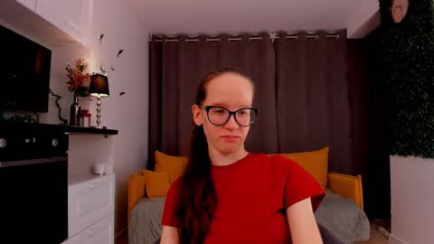 Snapshot of lynettebails chatting on 02-16-25, 04:10 Sara online show from 02-16-25, 04:10