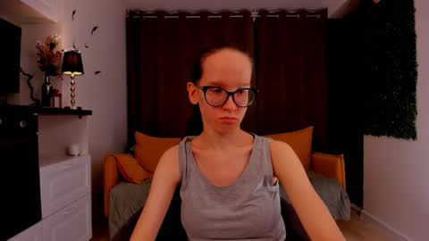 Snapshot of lynettebails chatting on 02-17-25, 04:48 Sara online show from 02-17-25, 04:48