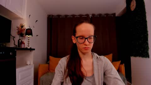 Snapshot of lynettebails chatting on 02-18-25, 02:05 Sara online show from 02-18-25, 02:05