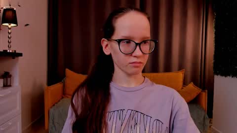 Snapshot of lynettebails chatting on 02-20-25, 10:37 Sara online show from 02-20-25, 10:37