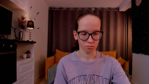 Snapshot of lynettebails chatting on 02-21-25, 01:44 Sara online show from 02-21-25, 01:44