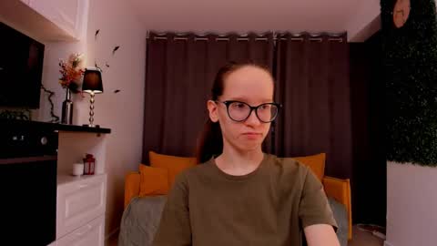 Snapshot of lynettebails chatting on 02-22-25, 04:09 Sara online show from 02-22-25, 04:09