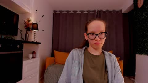 Snapshot of lynettebails chatting on 02-22-25, 10:20 Sara online show from 02-22-25, 10:20