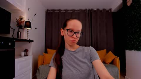 Snapshot of lynettebails chatting on 02-23-25, 04:13 Sara online show from 02-23-25, 04:13