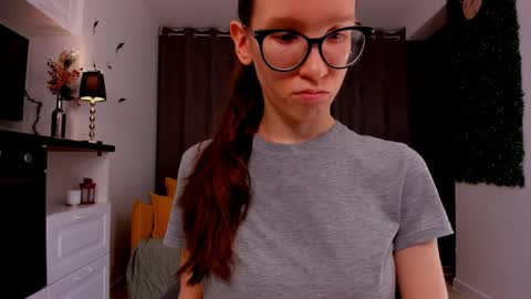 Snapshot of lynettebails chatting on 02-24-25, 01:57 Sara online show from 02-24-25, 01:57