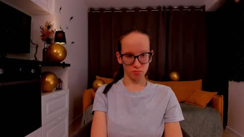 Snapshot of lynettebails chatting on 02-24-25, 07:41 Sara online show from 02-24-25, 07:41