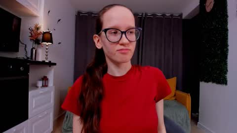 Snapshot of lynettebails chatting on 02-26-25, 07:16 Sara online show from 02-26-25, 07:16