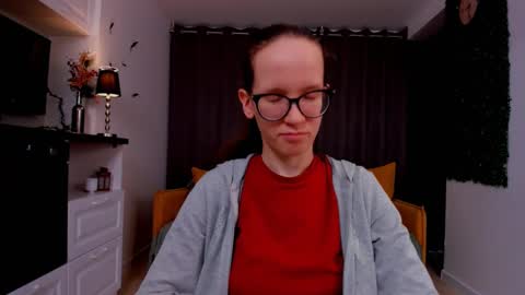 Snapshot of lynettebails chatting on 02-27-25, 01:27 Sara online show from 02-27-25, 01:27