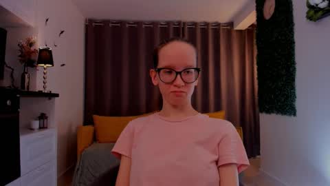 Snapshot of lynettebails chatting on 03-01-25, 07:26 Sara online show from 03-01-25, 07:26