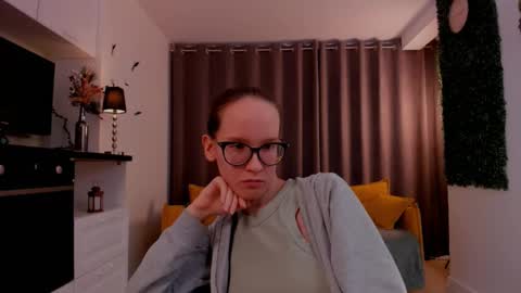 Snapshot of lynettebails chatting on 03-02-25, 07:12 Sara online show from 03-02-25, 07:12