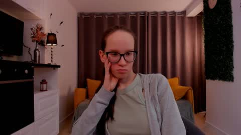 Snapshot of lynettebails chatting on 03-02-25, 10:16 Sara online show from 03-02-25, 10:16