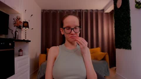 Snapshot of lynettebails chatting on 03-03-25, 01:21 Sara online show from 03-03-25, 01:21