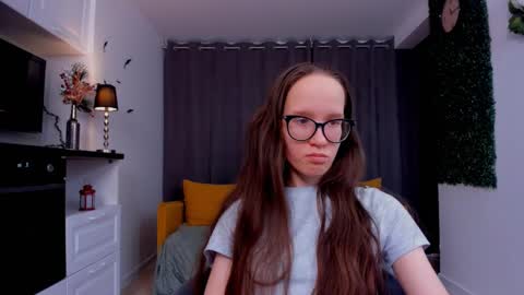 Snapshot of lynettebails chatting on 03-03-25, 10:42 Sara online show from 03-03-25, 10:42