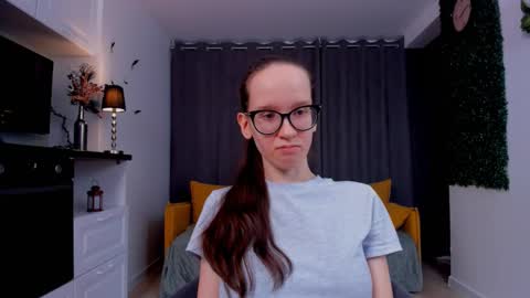 Snapshot of lynettebails chatting on 03-04-25, 01:45 Sara online show from 03-04-25, 01:45