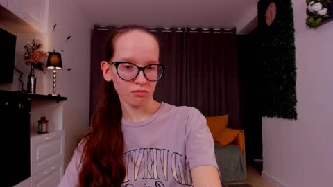 Snapshot of lynettebails chatting on 03-04-25, 10:27 Sara online show from 03-04-25, 10:27